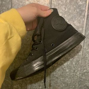 ALL STAR CONVERSE/ MEN SIZE 5 WOMEN SIZE 7/ USED/ ALL BLACK